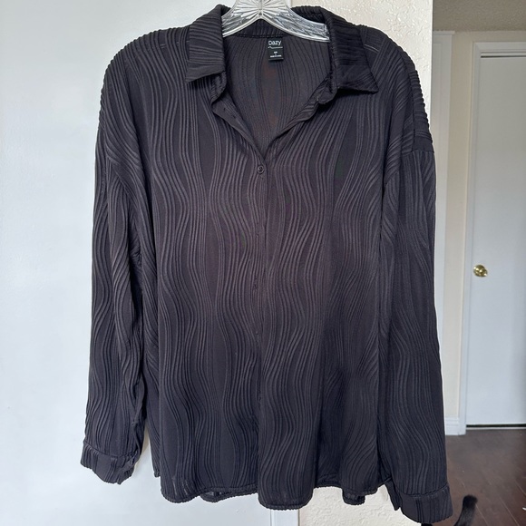 button down - Picture 2 of 4